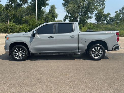 Used 2024 Chevrolet Silverado 1500 LT AWD/4WD image 2
