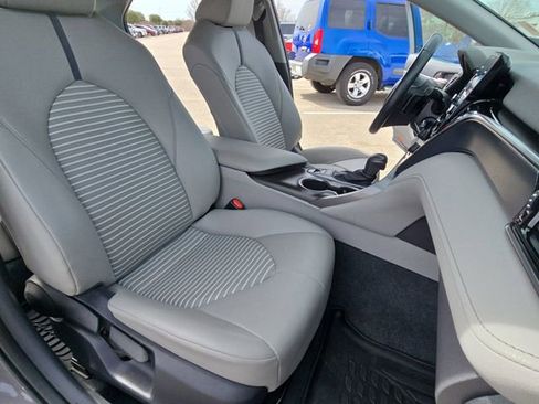 Used 2022 Toyota Camry SE image 10