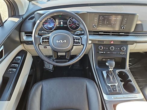 Certified 2023 Kia Carnival LX image 11