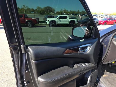 Used 2015 Nissan Pathfinder Platinum FWD image 12