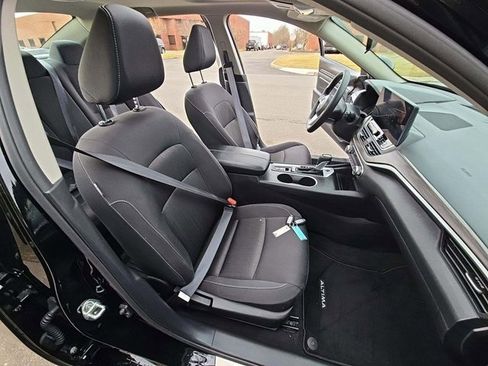 Used 2025 Nissan Altima 2.5 SV w/ SV Special Edition Package image 15