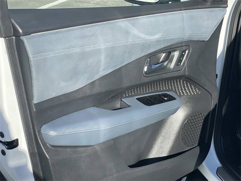 Used 2023 Nissan Ariya image 18