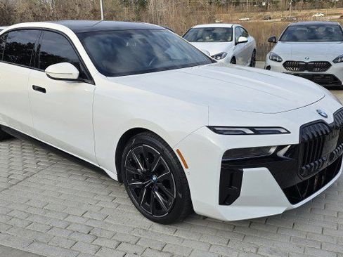 Certified 2023 BMW 740i image 3