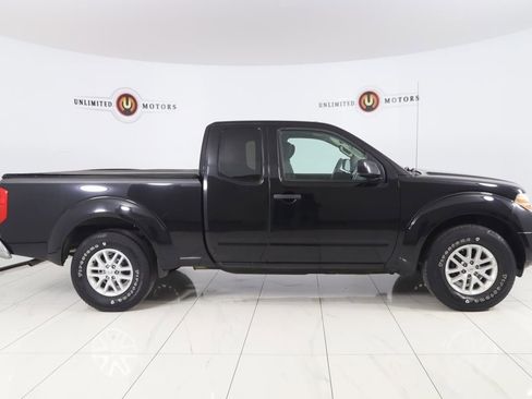 Used 2015 Nissan Frontier SV image 2