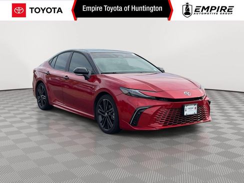 Used 2025 Toyota Camry XSE FWD image 1