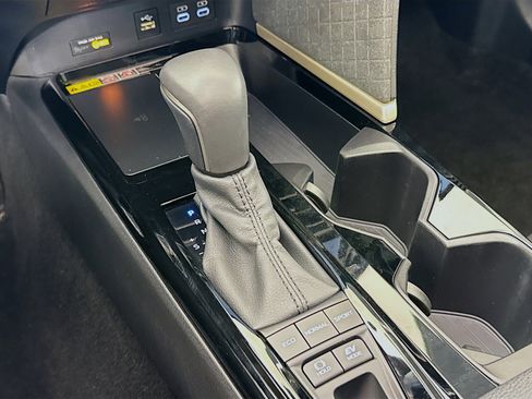 Used 2025 Toyota Camry XLE w/ Premium Plus Package image 18