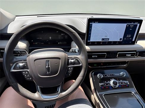 Used 2022 Lincoln Nautilus Reserve w/ Equipment Group 202A image 9