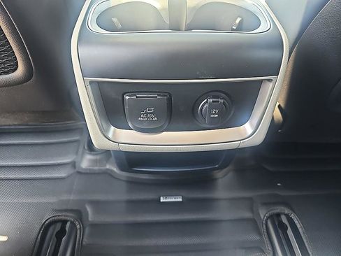 Used 2025 Kia Carnival SX FWD image 32
