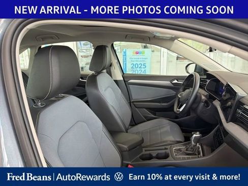 Used 2025 Volkswagen Jetta SE FWD image 5