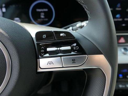 New 2025 Hyundai Elantra Limited image 15