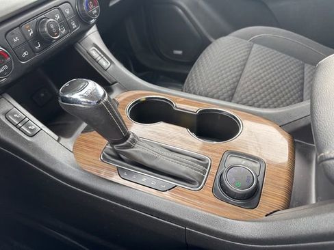 Used 2019 GMC Acadia SLE w/ GMC Pro Grade Package AWD/4WD image 11