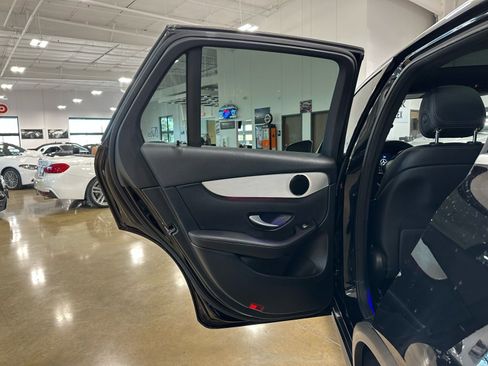 Used 2021 Mercedes-Benz GLC 300 image 29