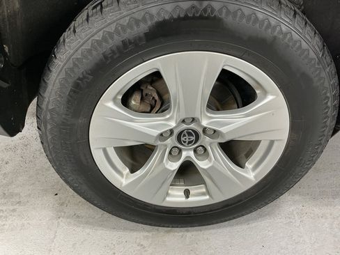 Used 2021 Toyota RAV4 XLE image 5