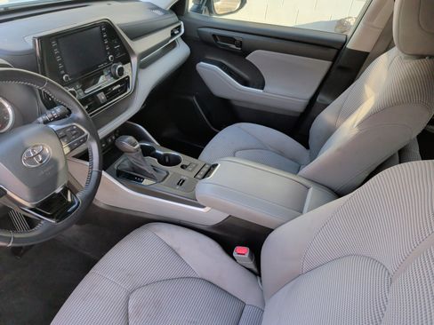 Used 2021 Toyota Highlander LE image 17
