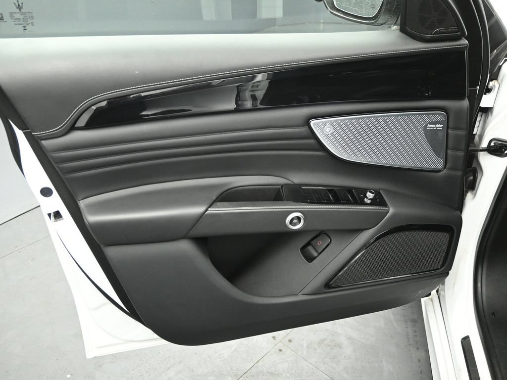 Used 2023 Maserati Grecale Modena AWD/4WD image 19