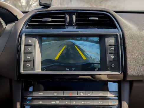 Used 2017 Jaguar F-PACE Prestige image 23