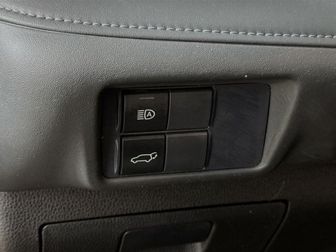 Used 2020 Toyota Highlander XLE image 13