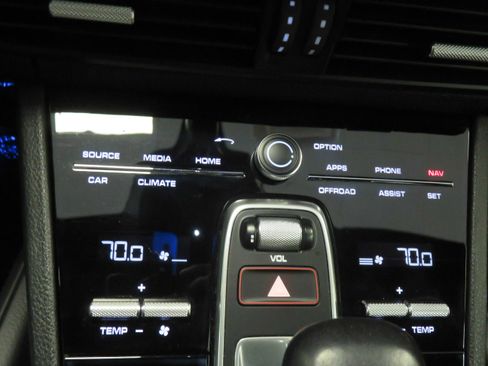 Used 2019 Porsche Cayenne image 37