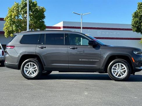 New 2025 Jeep Grand Cherokee L Laredo image 3