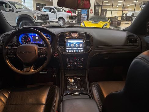 Used 2023 Chrysler 300 C image 12