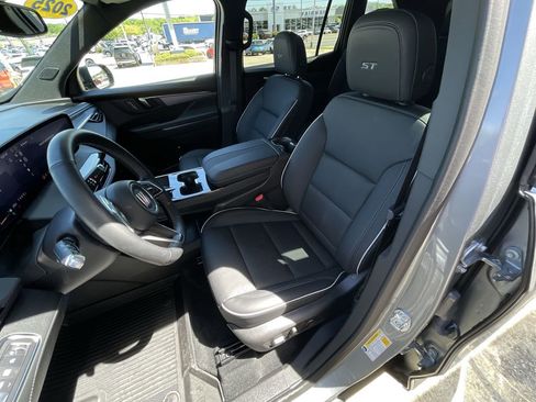 Certified 2025 Buick Enclave Sport Touring w/ Power Package FWD image 18