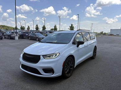 Used 2025 Chrysler Pacifica Limited
