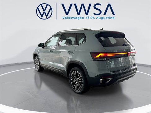 New 2026 Volkswagen Taos SE image 5