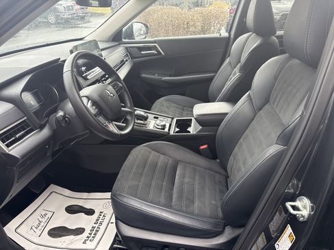 Used 2024 Mitsubishi Outlander SE image 12