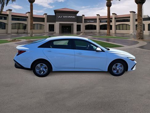 New 2026 Hyundai Elantra SE image 9
