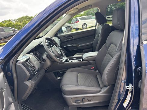 Used 2025 Nissan Pathfinder SV image 29