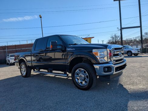 Used 2015 Ford F250 Lariat w/ Lariat Interior Package image 3