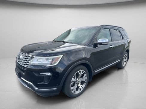 Used 2018 Ford Explorer Platinum image 2