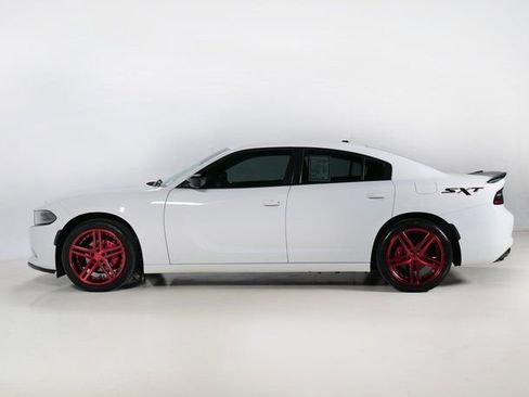 Used 2019 Dodge Charger SXT image 6