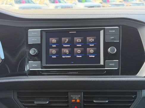 Used 2024 Volkswagen Jetta SE image 30