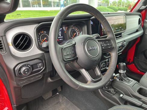 Used 2024 Jeep Gladiator Sport AWD/4WD image 3