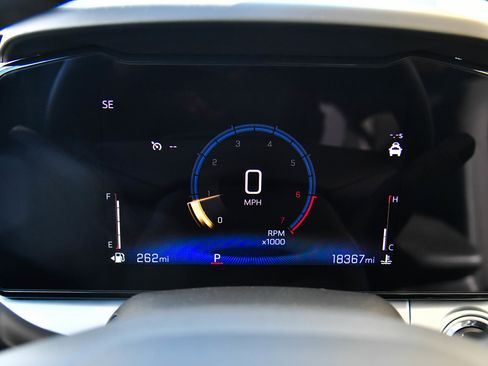 Used 2025 Chevrolet Trax LT w/ LT Convenience Package image 28