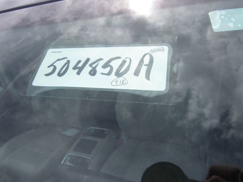 Used 2013 Chrysler Town & Country Touring image 7