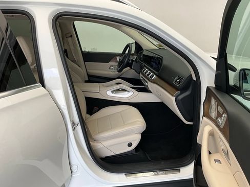 Used 2024 Mercedes-Benz GLS 450 4MATIC image 9