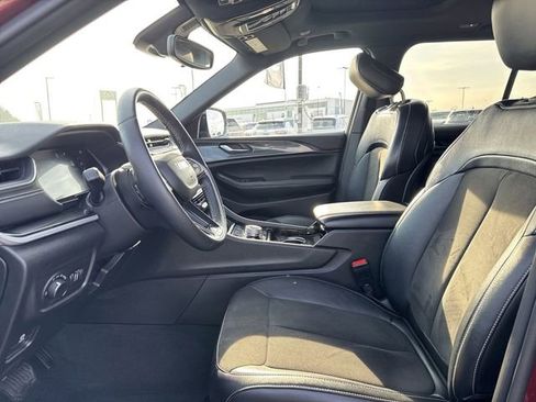 Used 2022 Jeep Grand Cherokee Altitude image 15