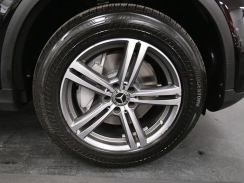 Used 2020 Mercedes-Benz GLC 300 4MATIC image 32