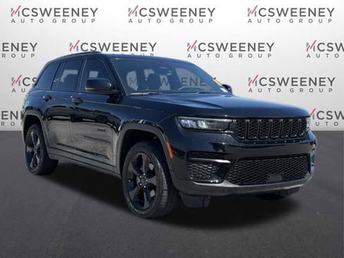 Used 2025 Jeep Grand Cherokee Altitude AWD/4WD image 26
