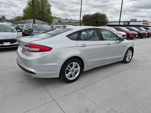 Used 2018 Ford Fusion SE FWD image 5
