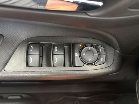 Used 2023 Chevrolet Equinox RS FWD image 13