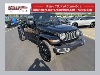 Used 2025 Jeep Wrangler Unlimited Sahara w/ Safety Group AWD/4WD video 1