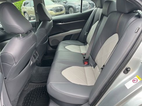 Used 2018 Toyota Camry XLE FWD image 10