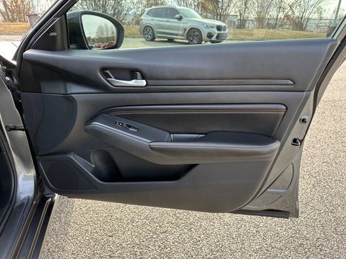 Used 2022 Nissan Altima 2.5 SR w/ Midnight Edition Package image 14
