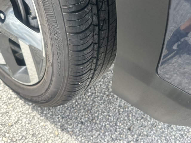 Certified 2025 Hyundai Venue Limited FWD image 11