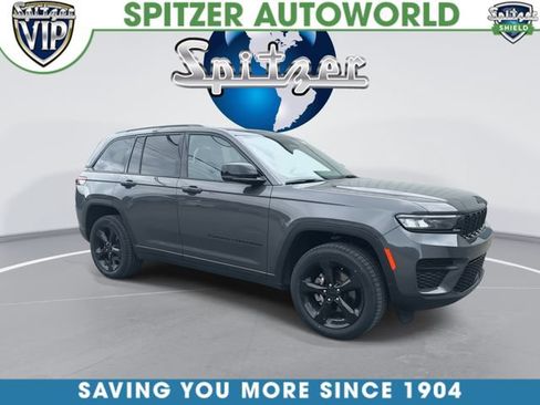 Used 2024 Jeep Grand Cherokee Altitude AWD/4WD image 2