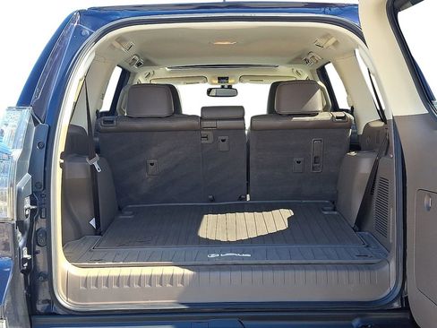 Used 2017 Lexus GX 460 Premium w/ Premium Package image 28