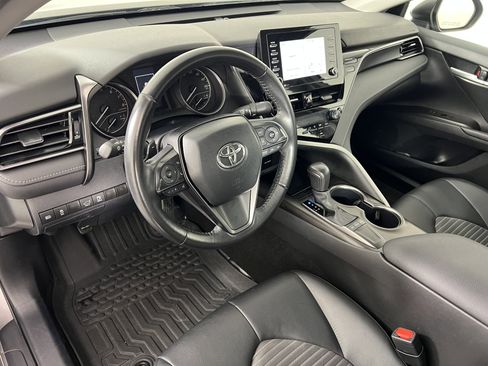 Used 2024 Toyota Camry SE image 15